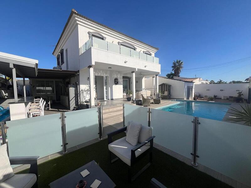 5 bedroom Villa for sale