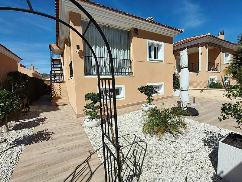 Villa for sale in La Romana, Alicante