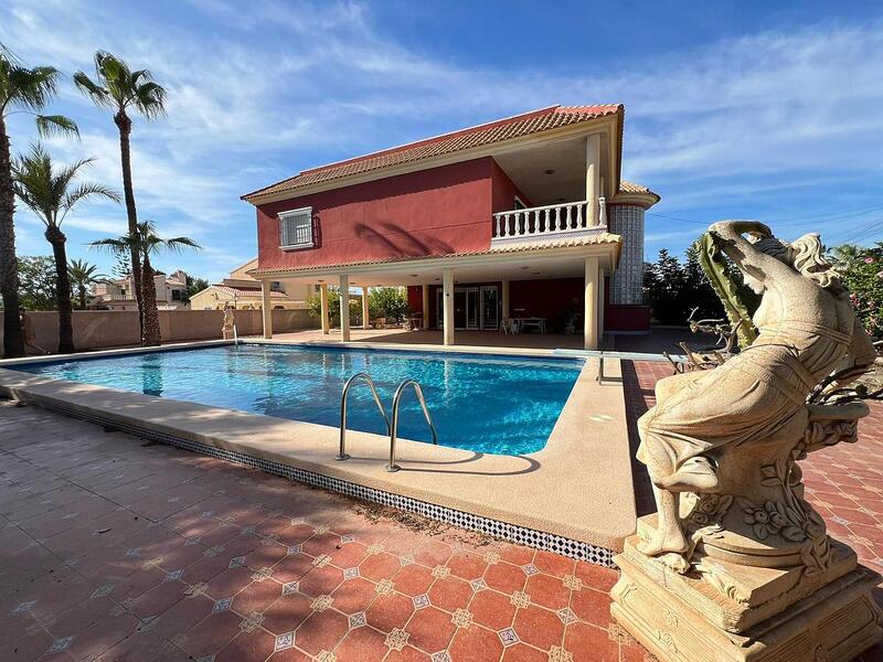 6 bedroom Villa for sale