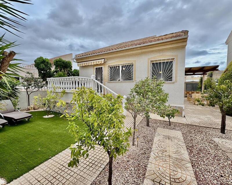 Villa til salgs i Rojales, Alicante