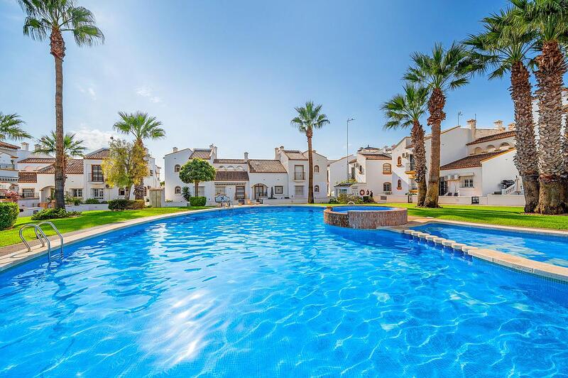 Villa til salg i Orihuela Costa, Alicante