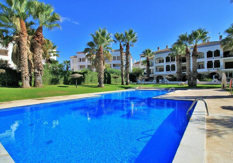 Apartamento en venta en Villamartin, Alicante