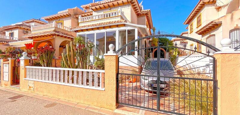 Townhouse for sale in Orihuela Costa, Alicante