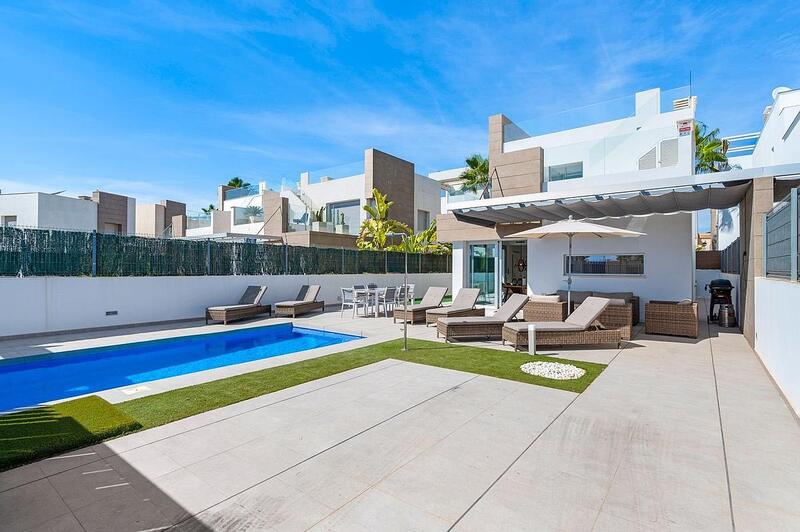 Villa for sale in Guardamar del Segura, Alicante