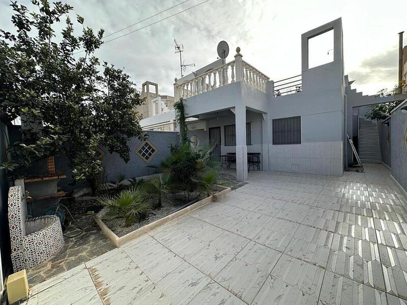 Villa en venta en Torrevieja, Alicante