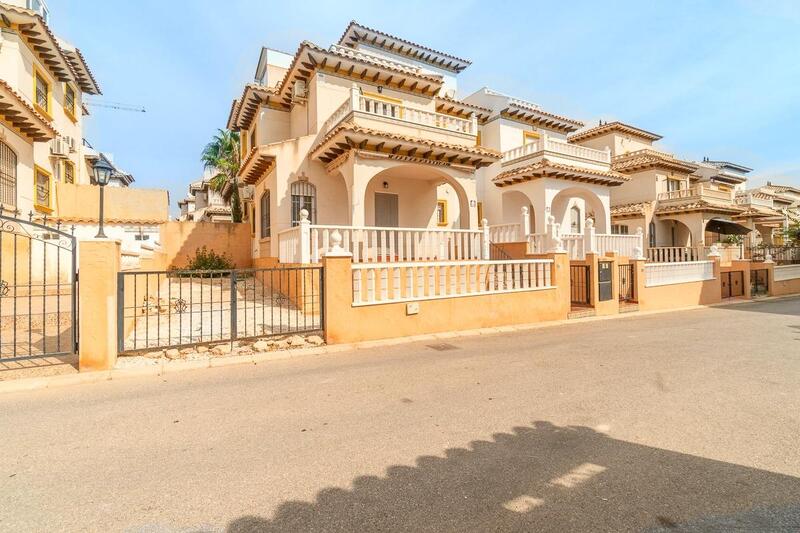 Townhouse for sale in Orihuela Costa, Alicante