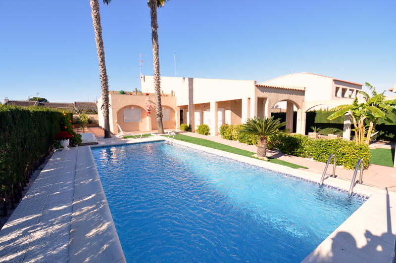 Villa à vendre dans Torrevieja, Alicante