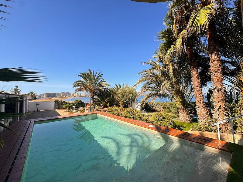 Villa for sale in La Manga del Mar Menor, Murcia