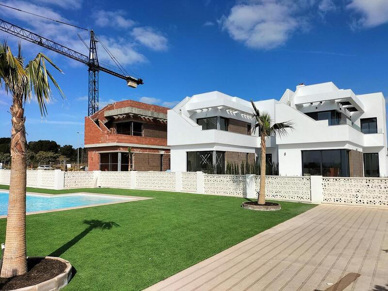 Villa en venta en Pilar de la Horadada, Alicante