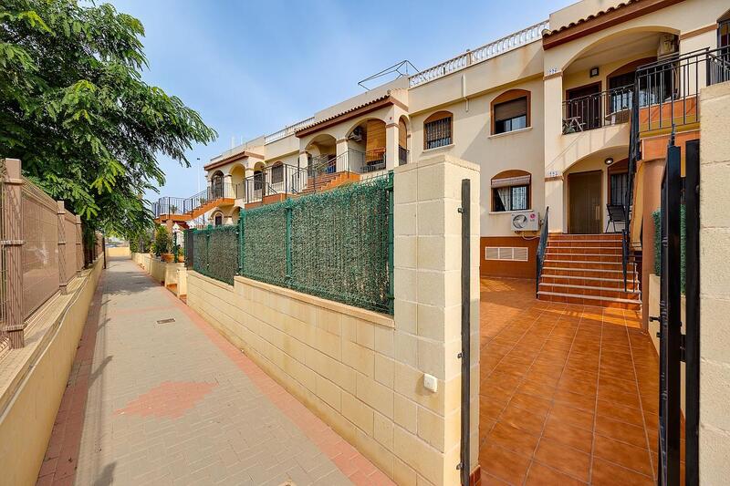 2 bedroom Townhouse for sale