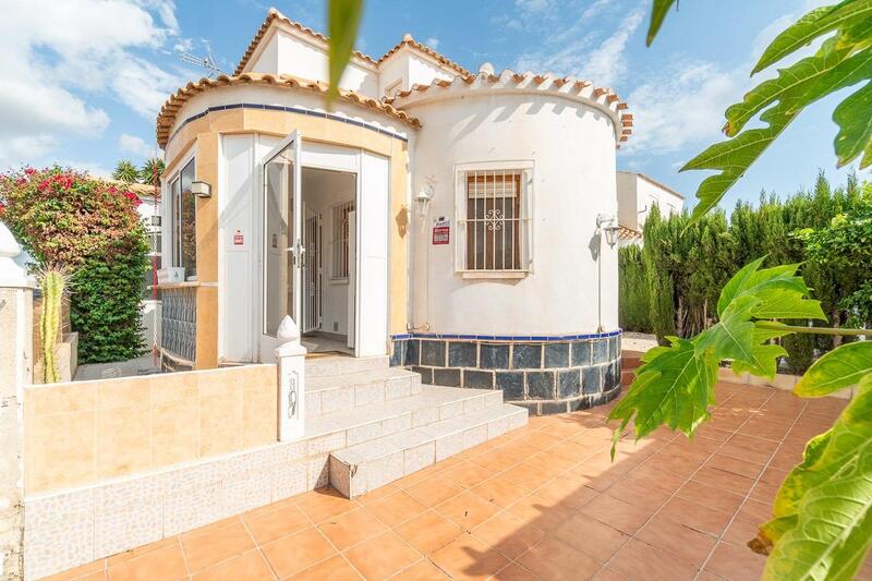 Villa til salg i Orihuela Costa, Alicante