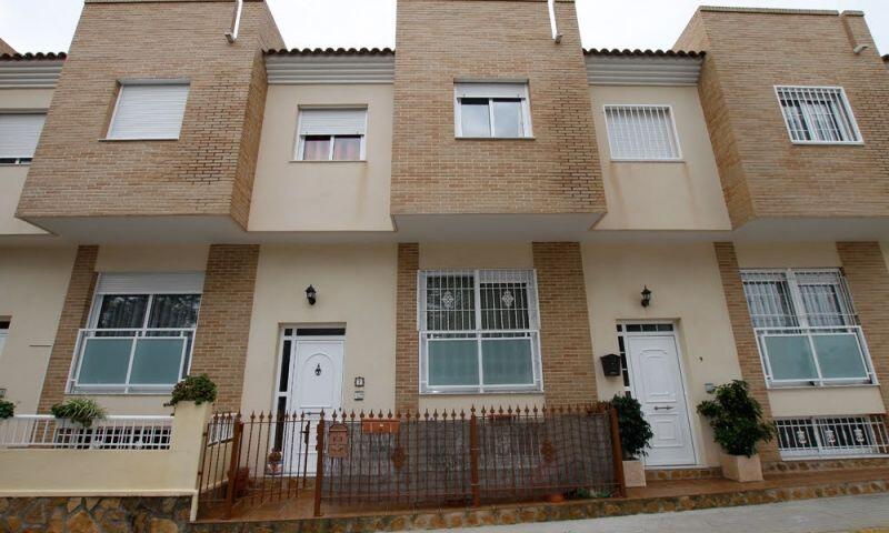 3 bedroom Townhouse for sale