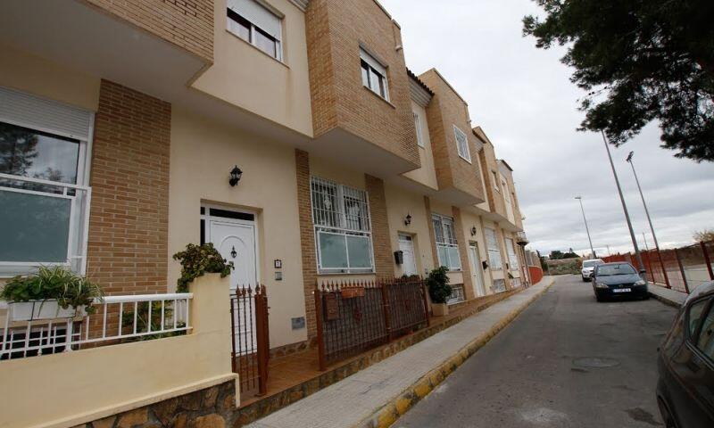 3 bedroom Townhouse for sale