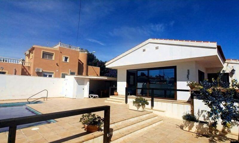 4 Cuarto Villa en venta