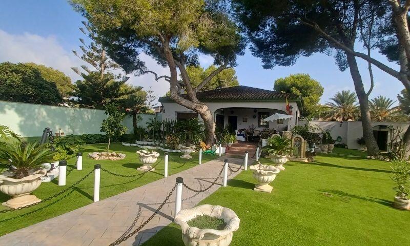 Villa zu verkaufen in Orihuela Costa, Alicante