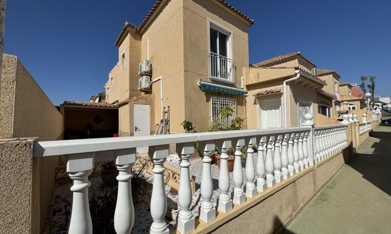 Stadthaus zu verkaufen in Torrevieja, Alicante