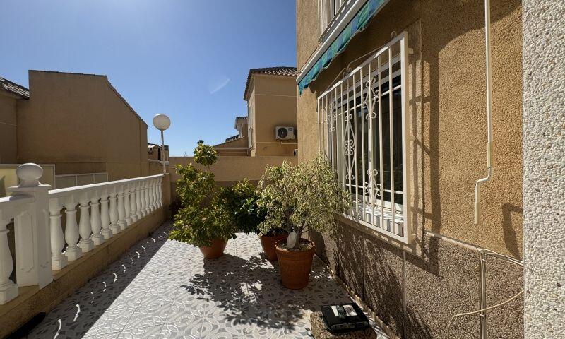 4 bedroom Townhouse for sale