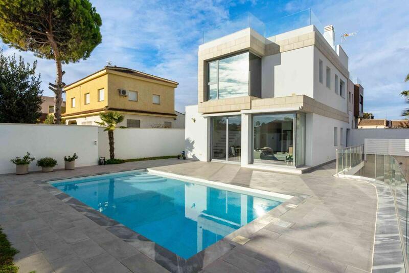 Villa for sale in Los Balcones, Alicante