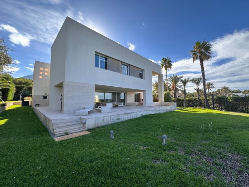 4 Cuarto Villa en venta