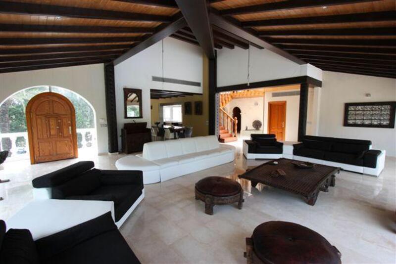 10 bedroom Villa for sale