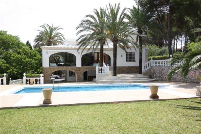 10 bedroom Villa for sale