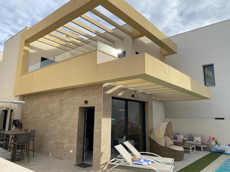 Villa en venta en Los Montesinos, Alicante