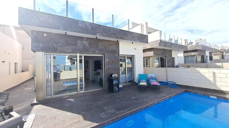 Villa à vendre dans Villamartin, Alicante