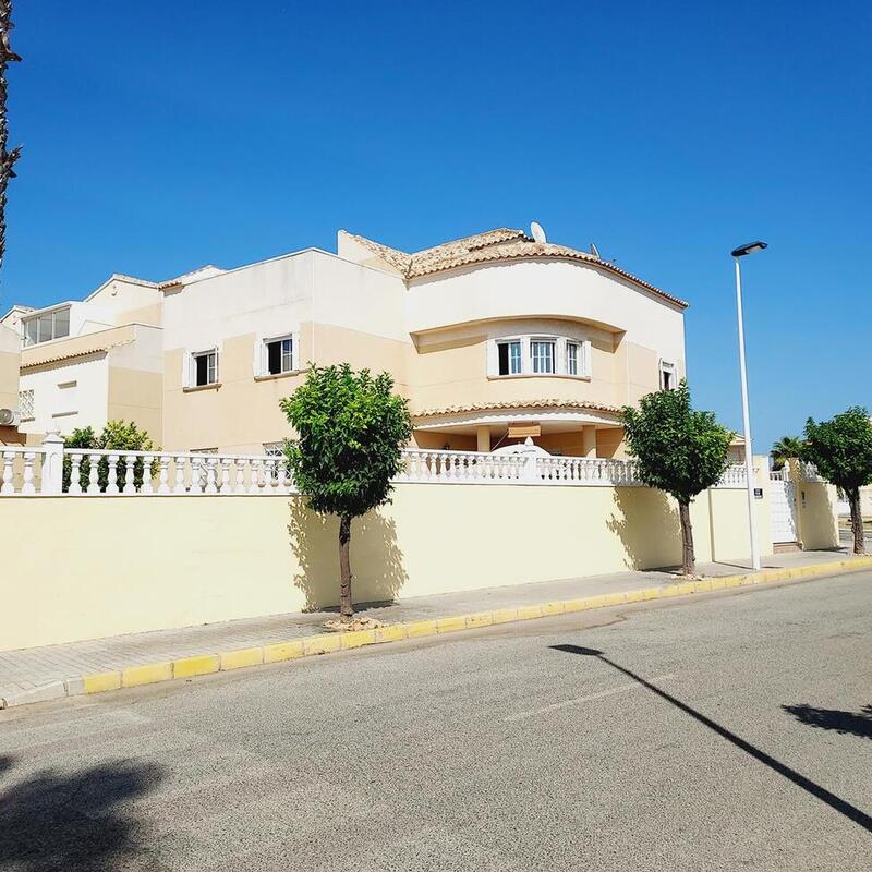 Villa till salu i Torrevieja, Alicante