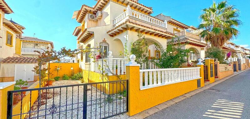 Townhouse for sale in Orihuela Costa, Alicante