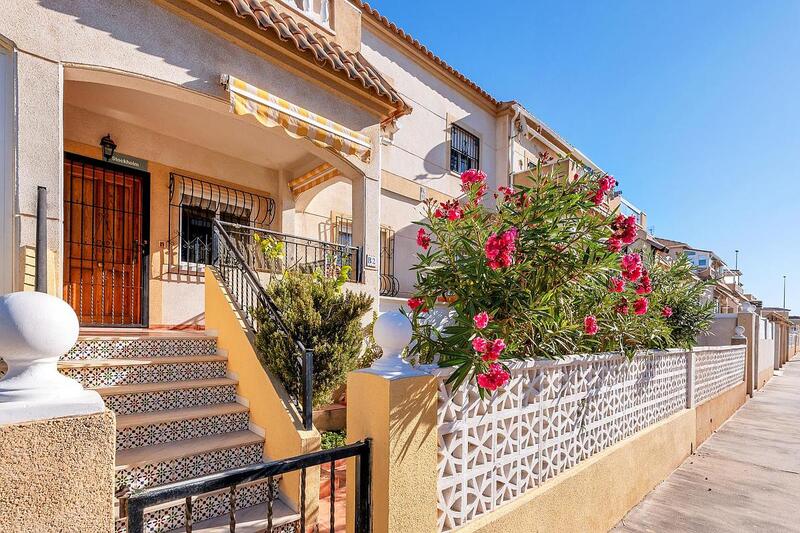 Stadthaus zu verkaufen in Torrevieja, Alicante