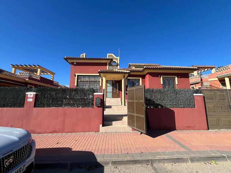 Villa for sale in Algorfa, Alicante