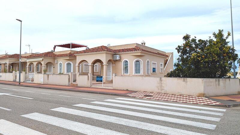 Villa en venta en Algorfa, Alicante