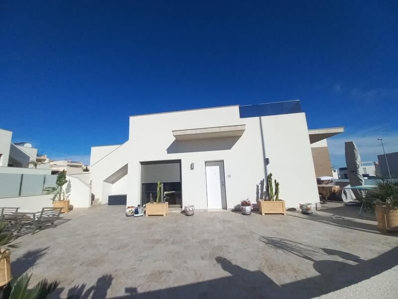 Villa for sale in San Miguel de Salinas, Alicante