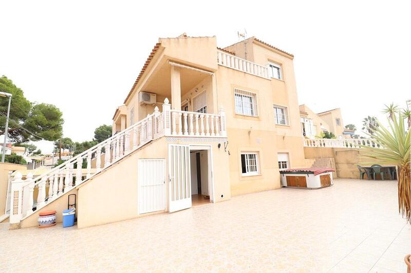 Villa for sale in Torrevieja, Alicante