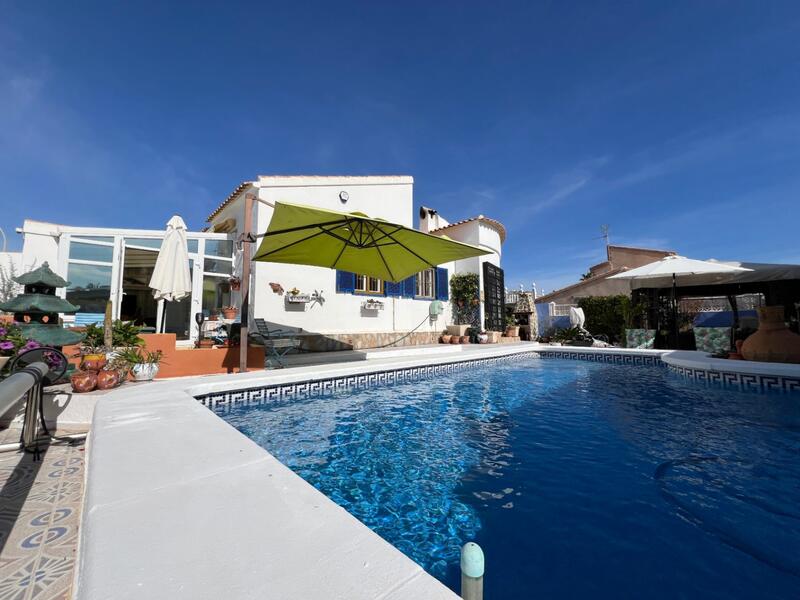 Villa en venta en Orihuela, Alicante