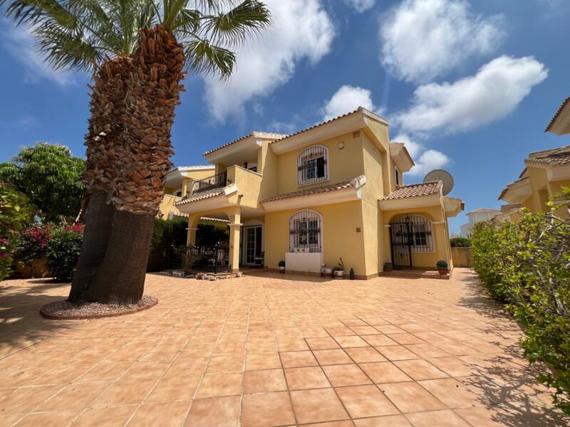 Villa til salg i Orihuela, Alicante