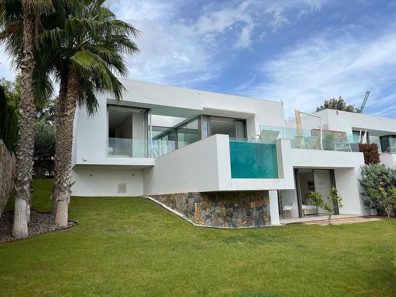 Villa till salu i Las Colinas Golf, Alicante