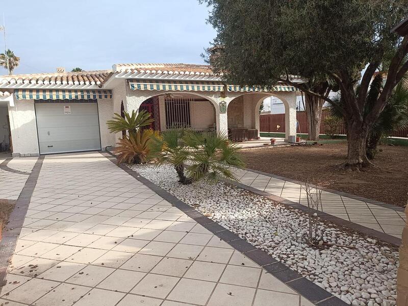 Villa til salgs i Orihuela Costa, Alicante