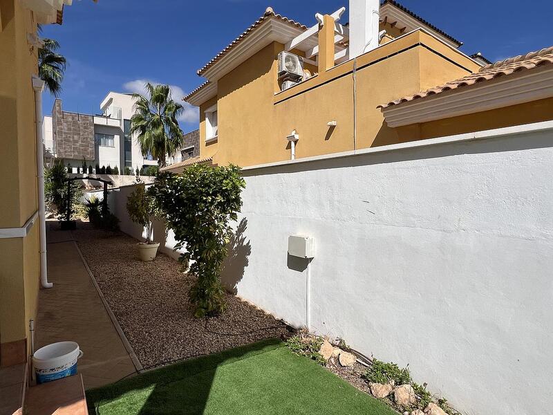 4 Cuarto Villa en venta