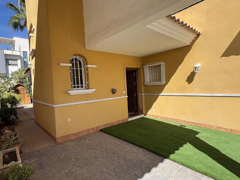 4 Cuarto Villa en venta