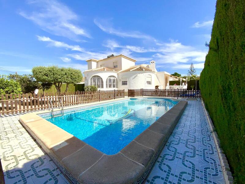 Villa en venta en Torrevieja, Alicante