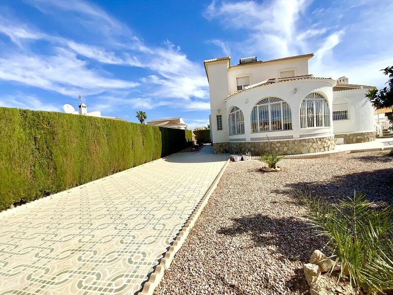 6 bedroom Villa for sale