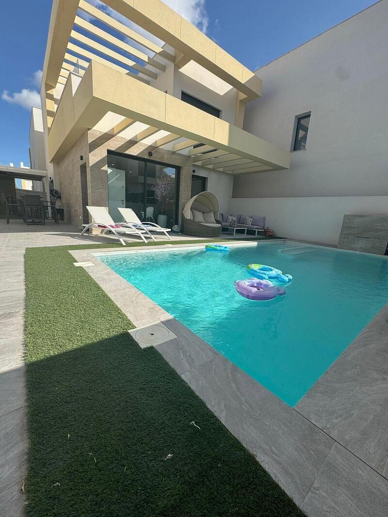 Villa for sale in Los Montesinos, Alicante