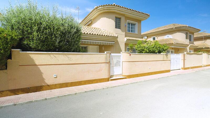 Villa à vendre dans Torrevieja, Alicante