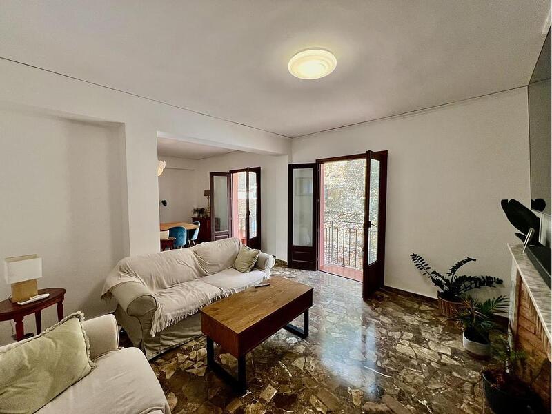 4 bedroom Apartment for sale