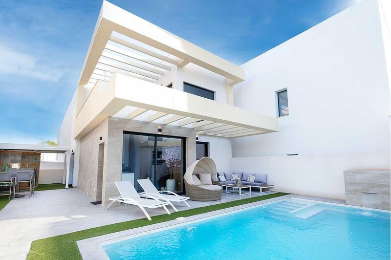 Villa til salg i Los Montesinos, Alicante