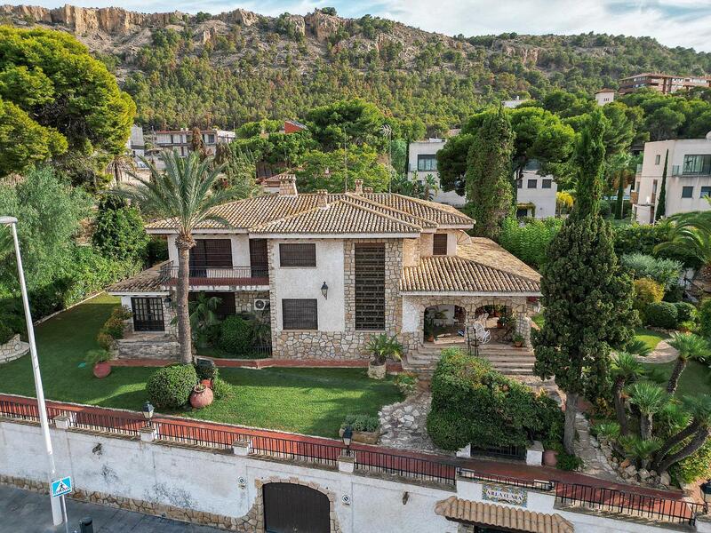 Villa til salgs i Alacant/Alicante, Alicante