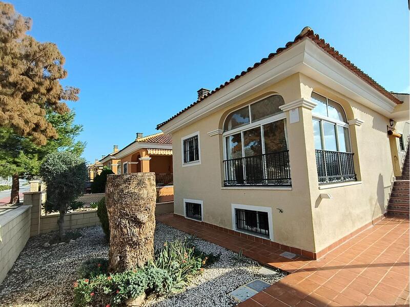 Villa for sale in La Romana, Alicante