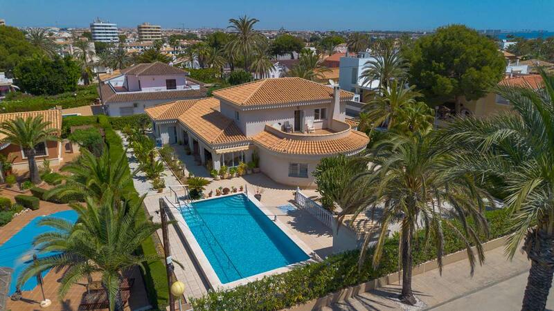 вилла продается в Cabo Roig, Alicante