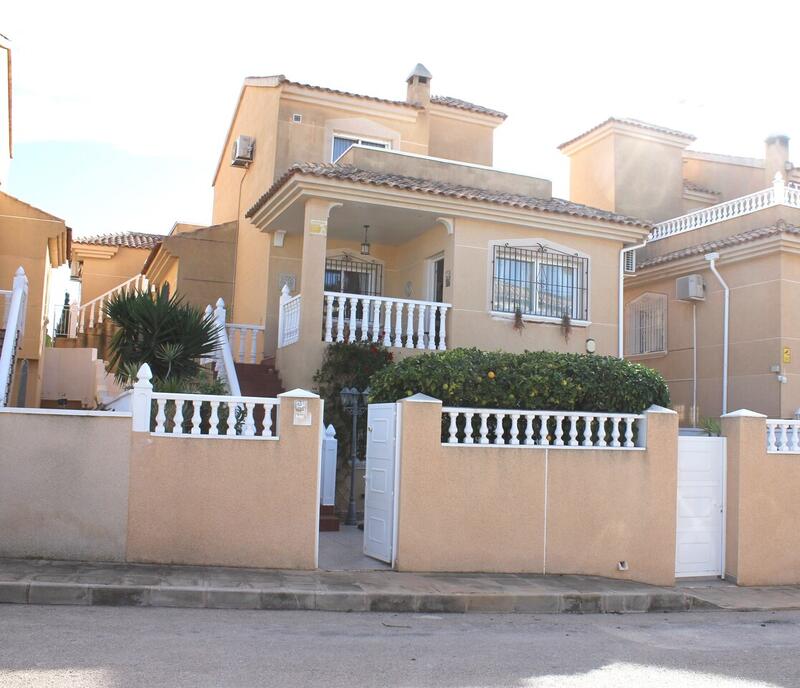 Villa till salu i Villamartin, Alicante